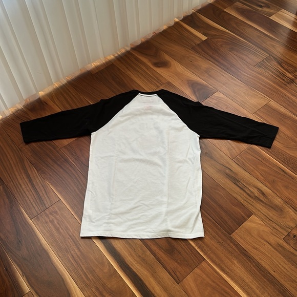 NETFLIX STRANGER THINGS HELLFIRE CLUB RAGLAN TEE SIZE XSMSLL UNISEX - Picture 6 of 8